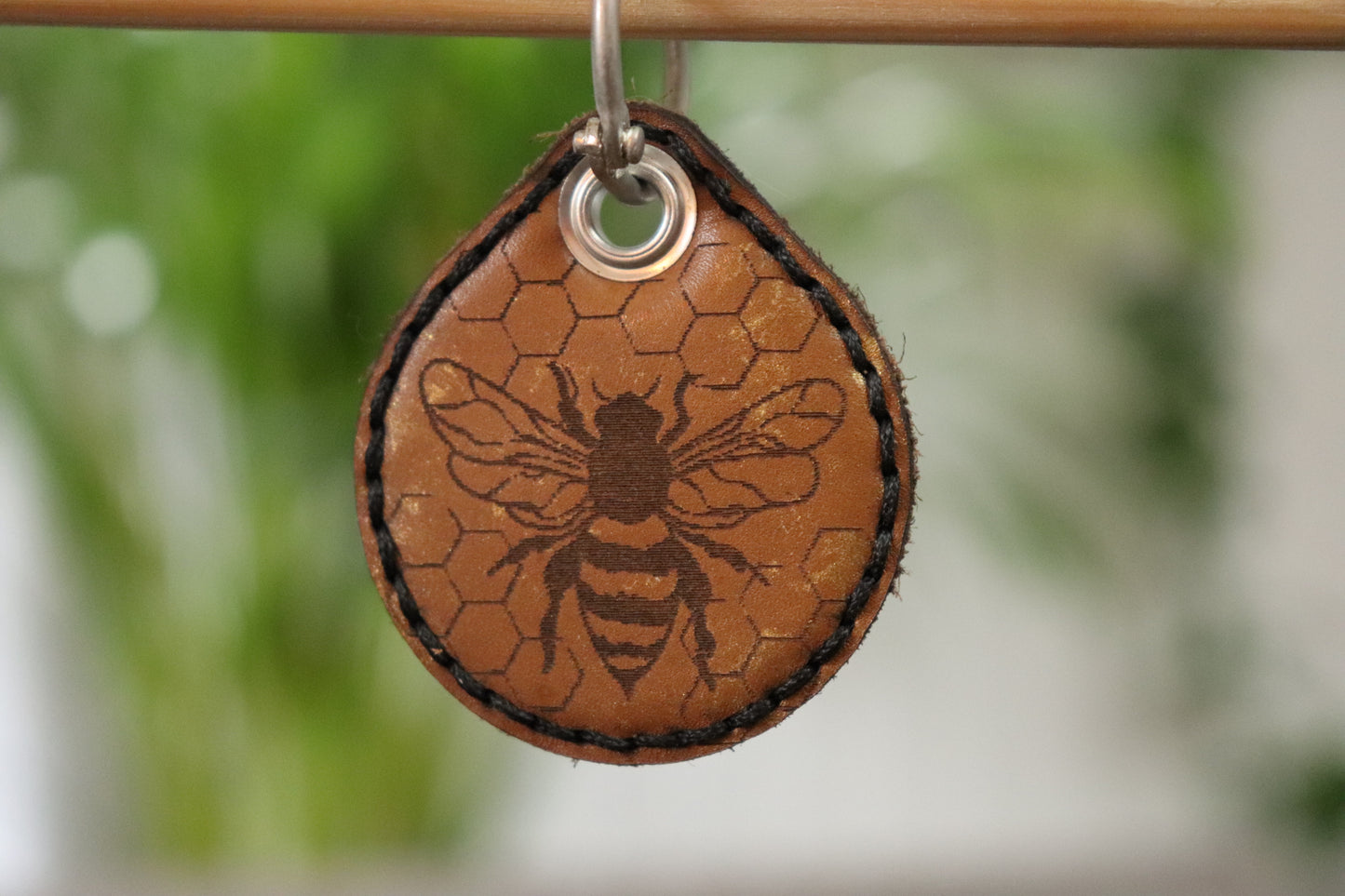 Premium Keychain - Honeycomb in brown with gold