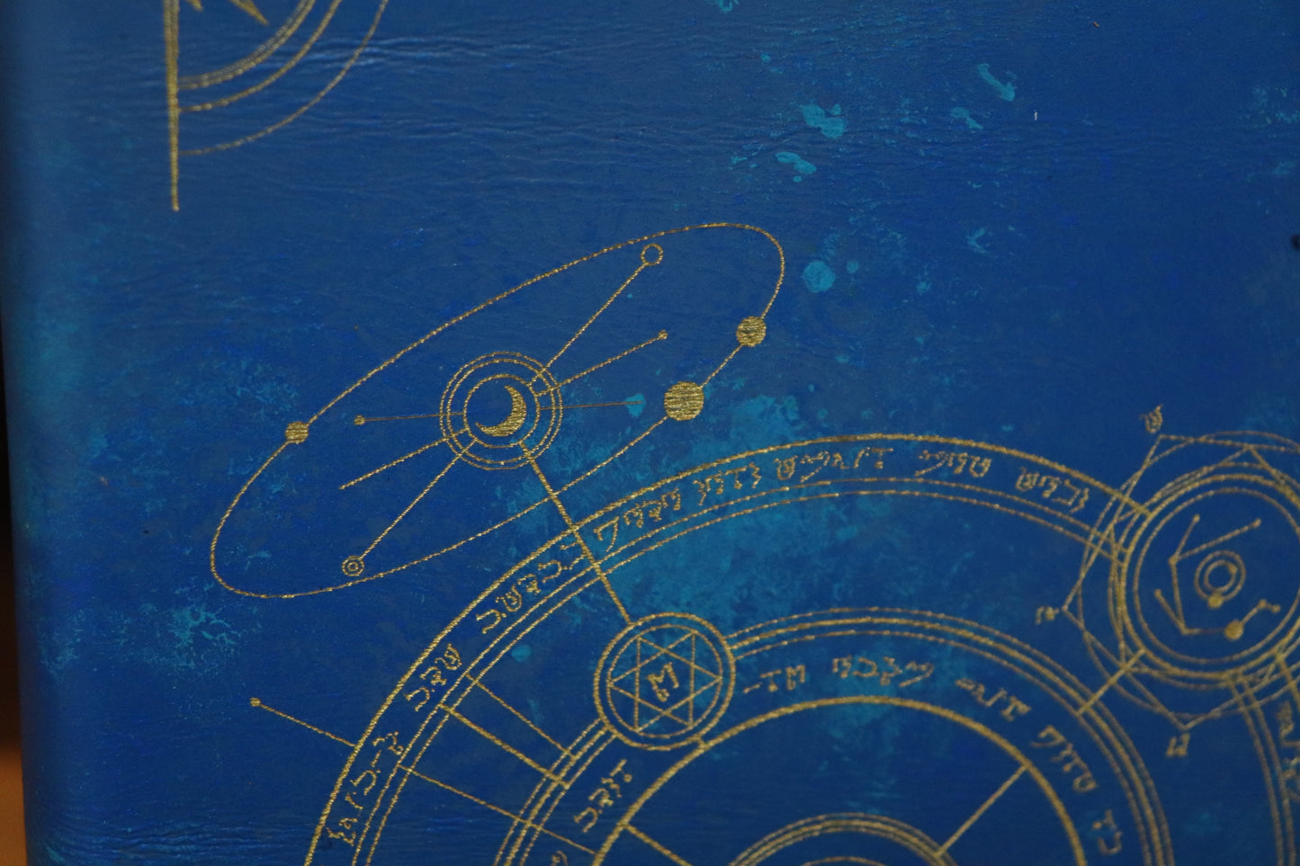 Blue painted Conjurer with gold inlay for B.