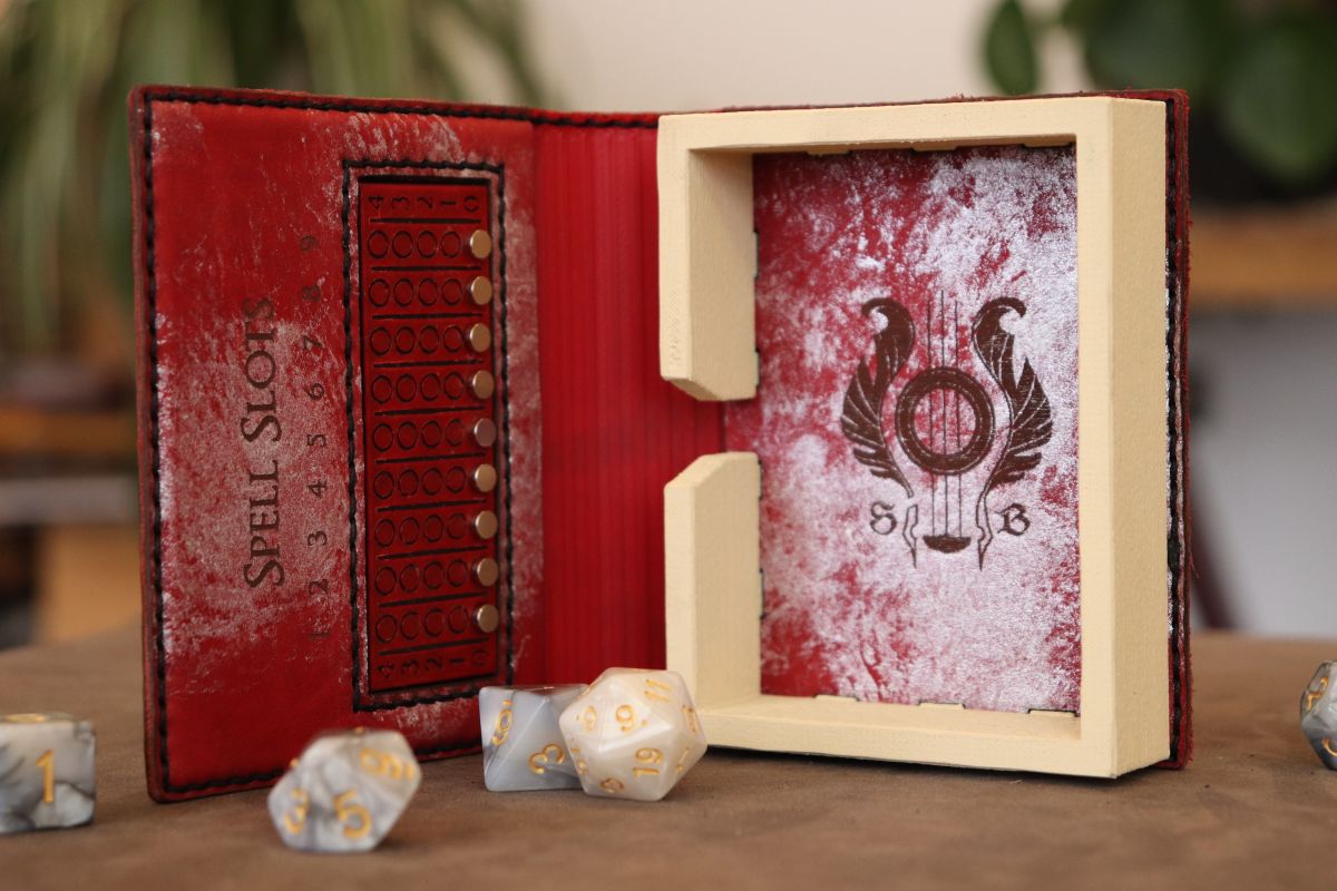 Caster Compendium - Regular, Paladin (Red + Silver)