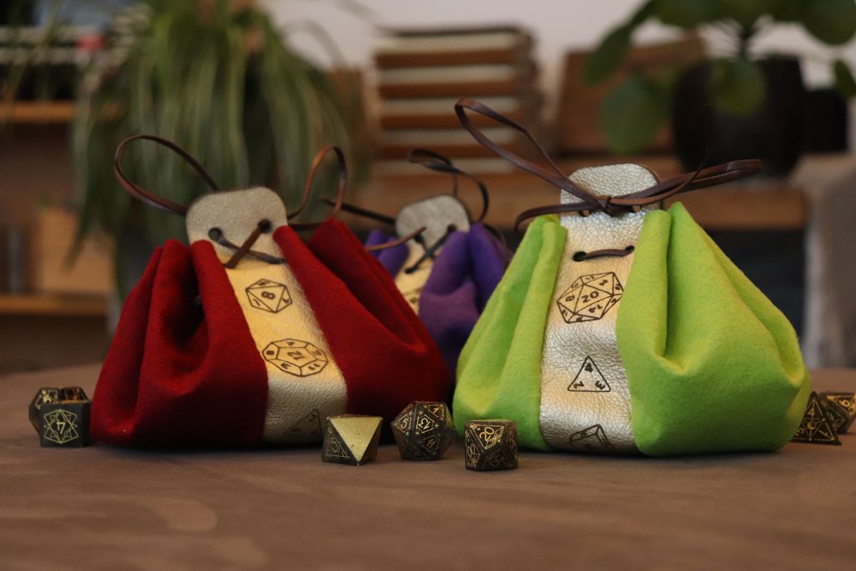 Gold dicebag