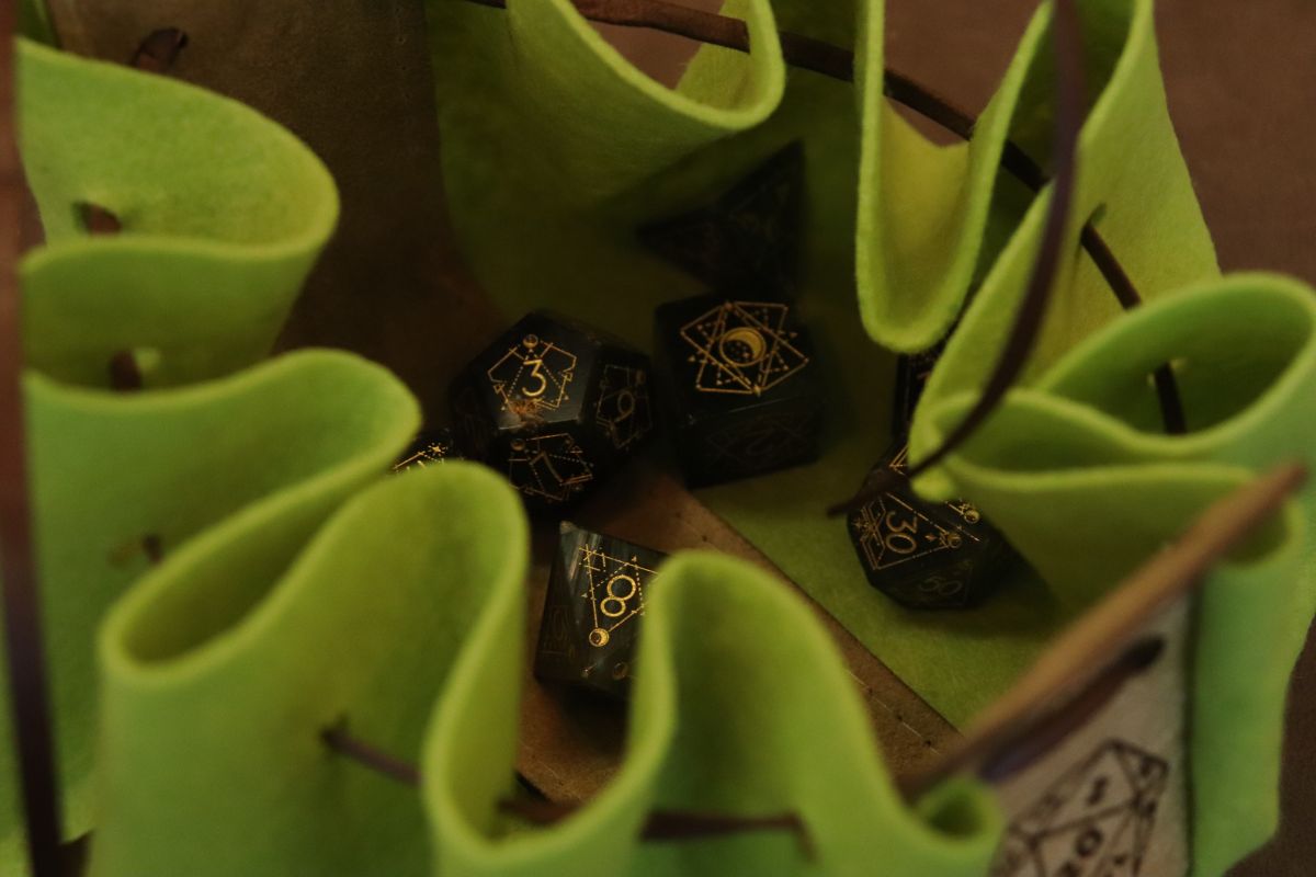 Gold dicebag