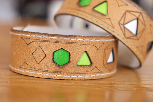 Polyhedral Dice Pride bracelet - Aromantic flag