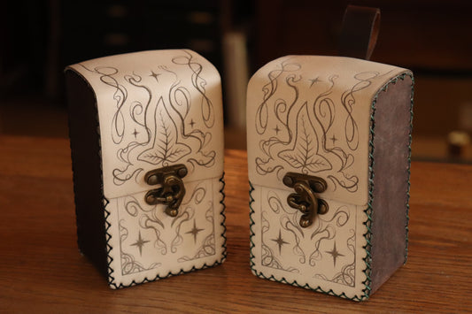 Tarot Pouch - Lórien (White, Green Stitching)