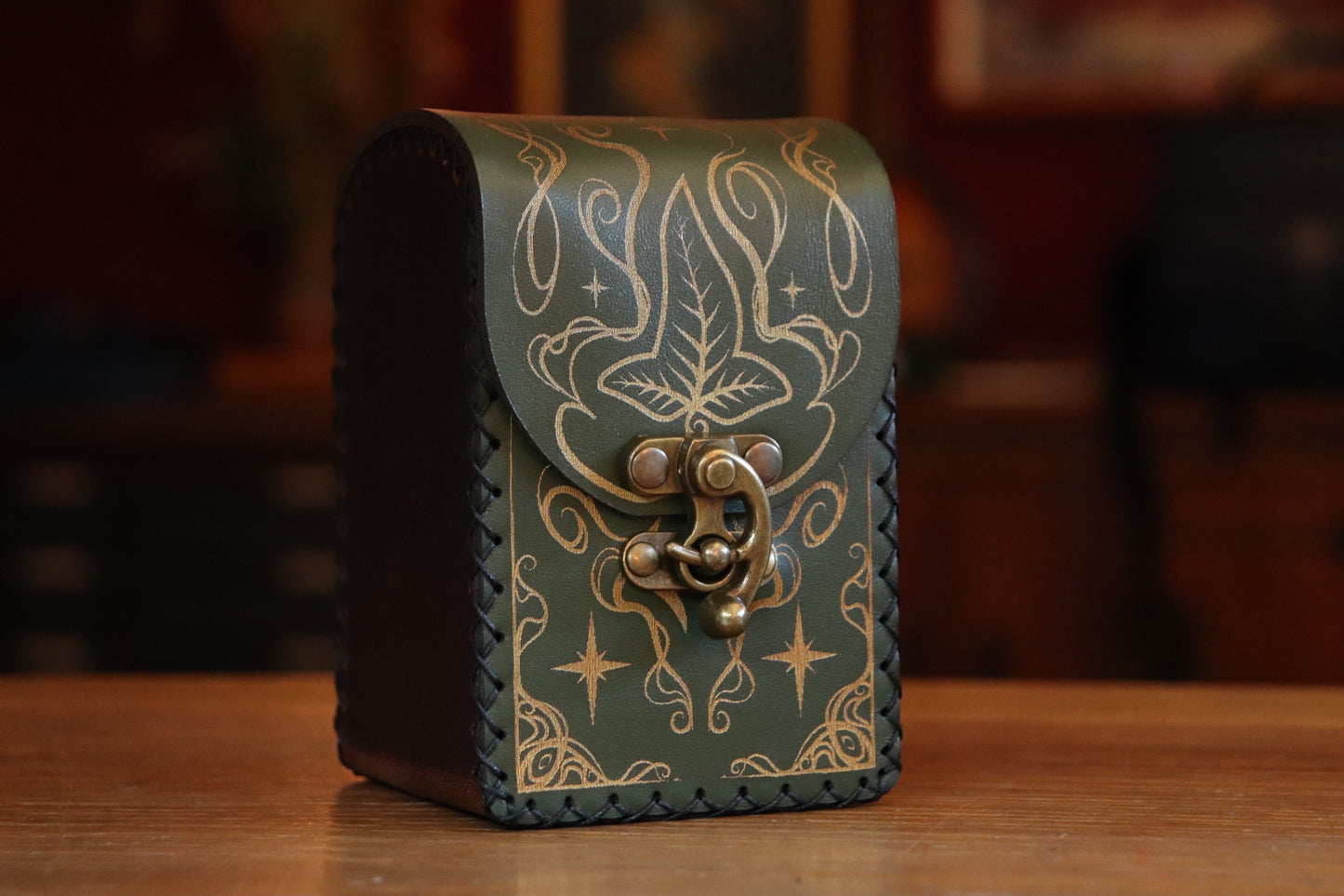 Magic: The Gathering Deck Box - Lord of the Rings Version
