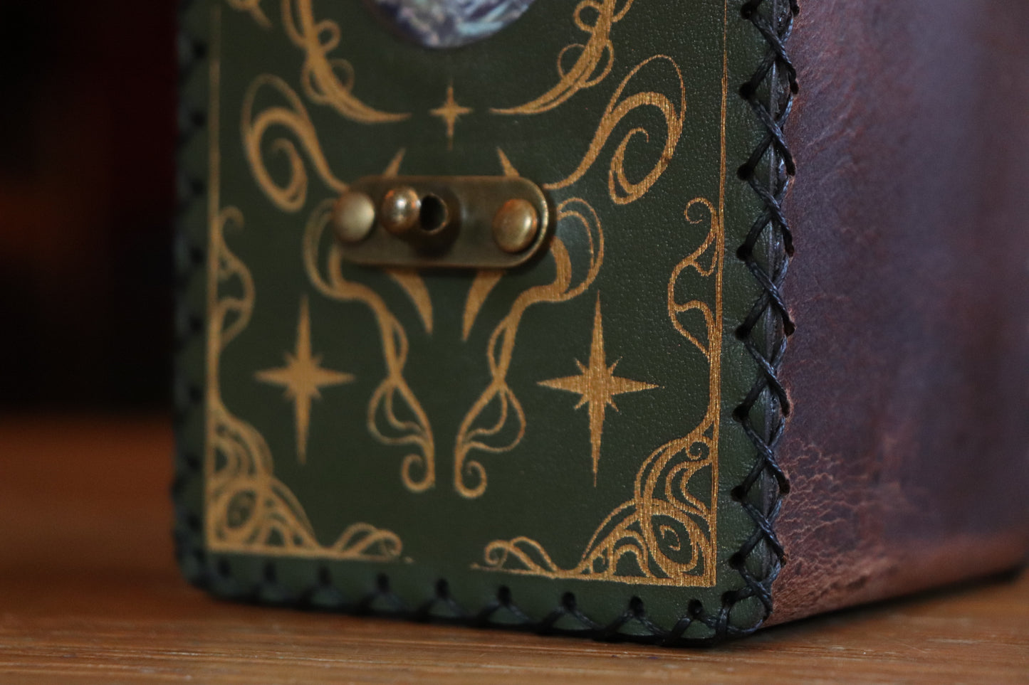 Magic: The Gathering Deck Box - Lord of the Rings Version