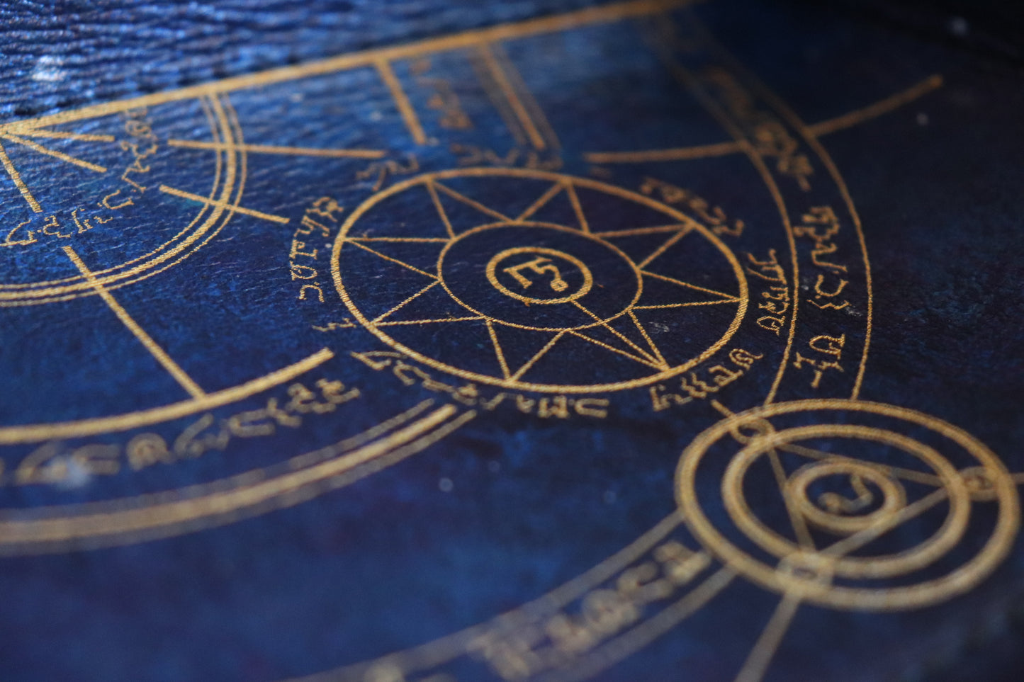 The Conjurer Galaxy in gold - Dice Tray