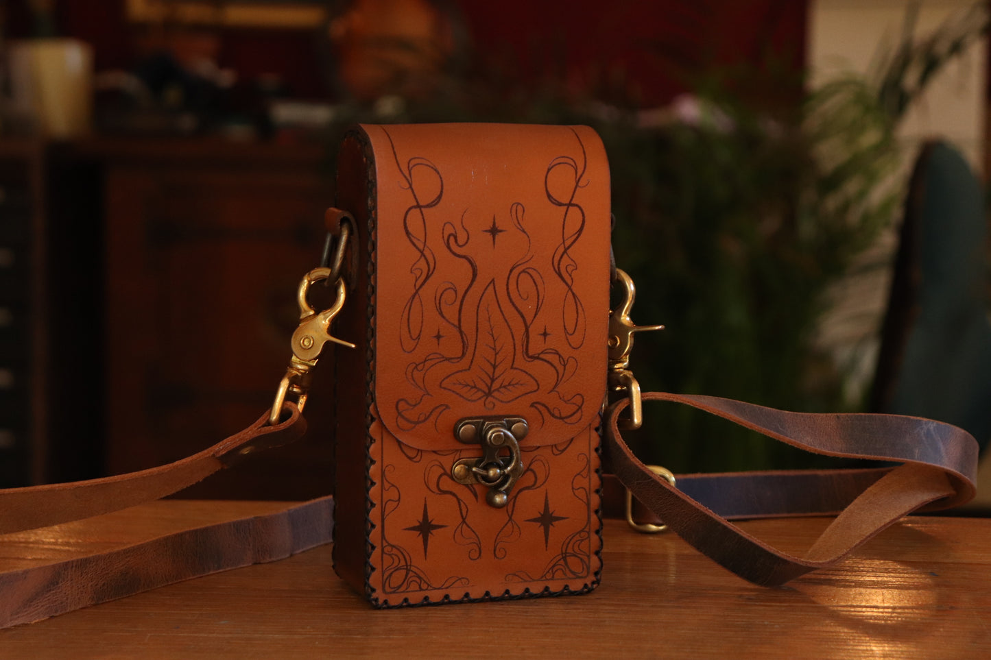 Leaves of Lórien - brown festival pouch