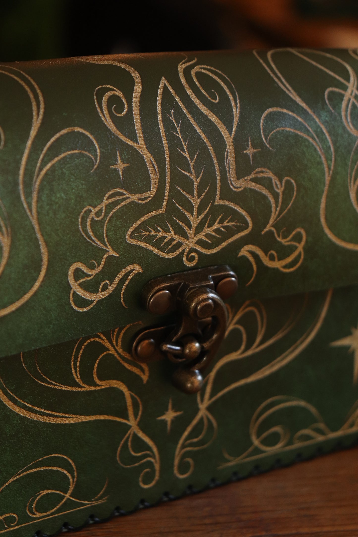 Leaves of Lórien - green and gold inlay festival handbag