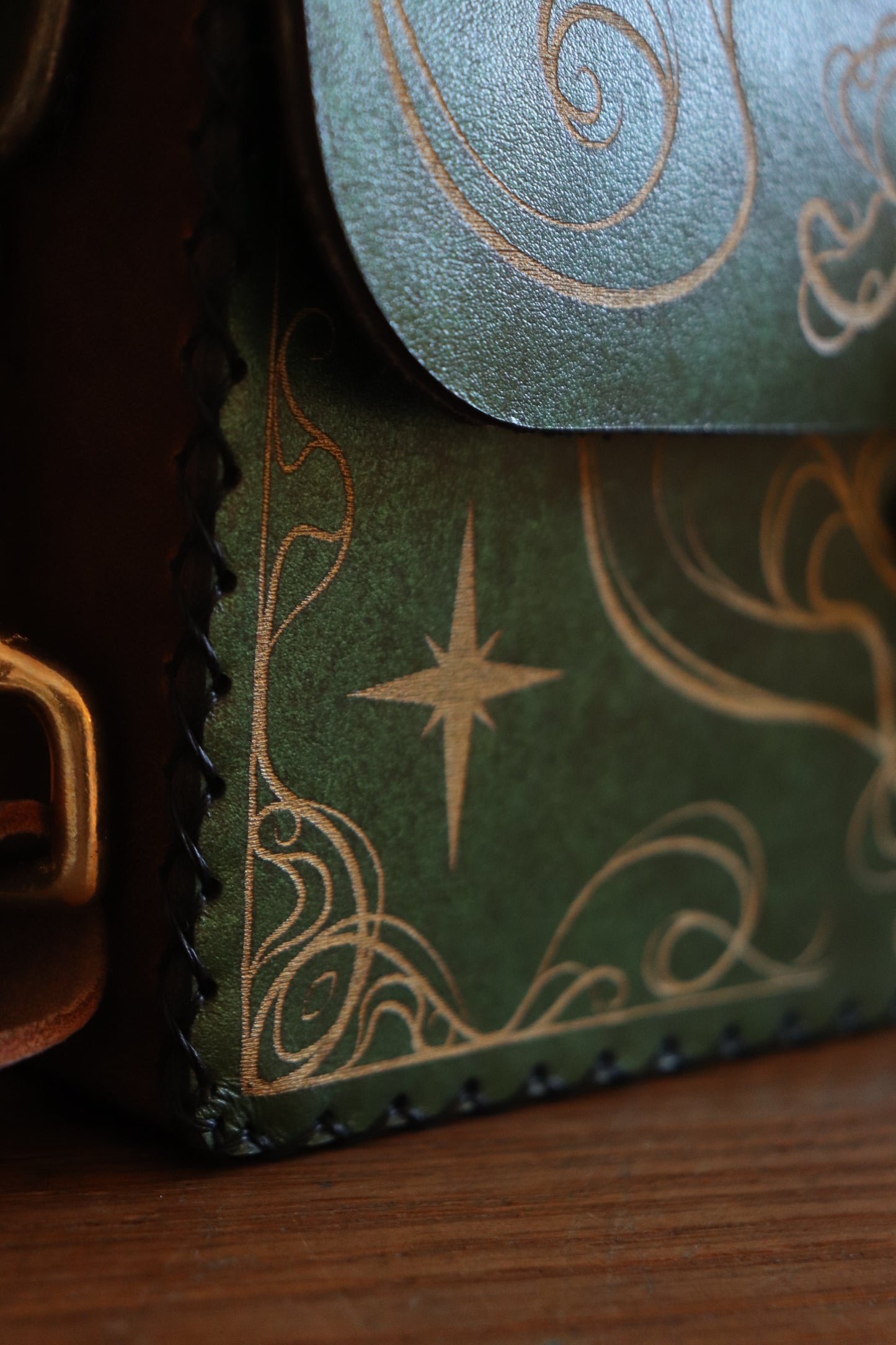 Leaves of Lórien - green and gold inlay festival handbag