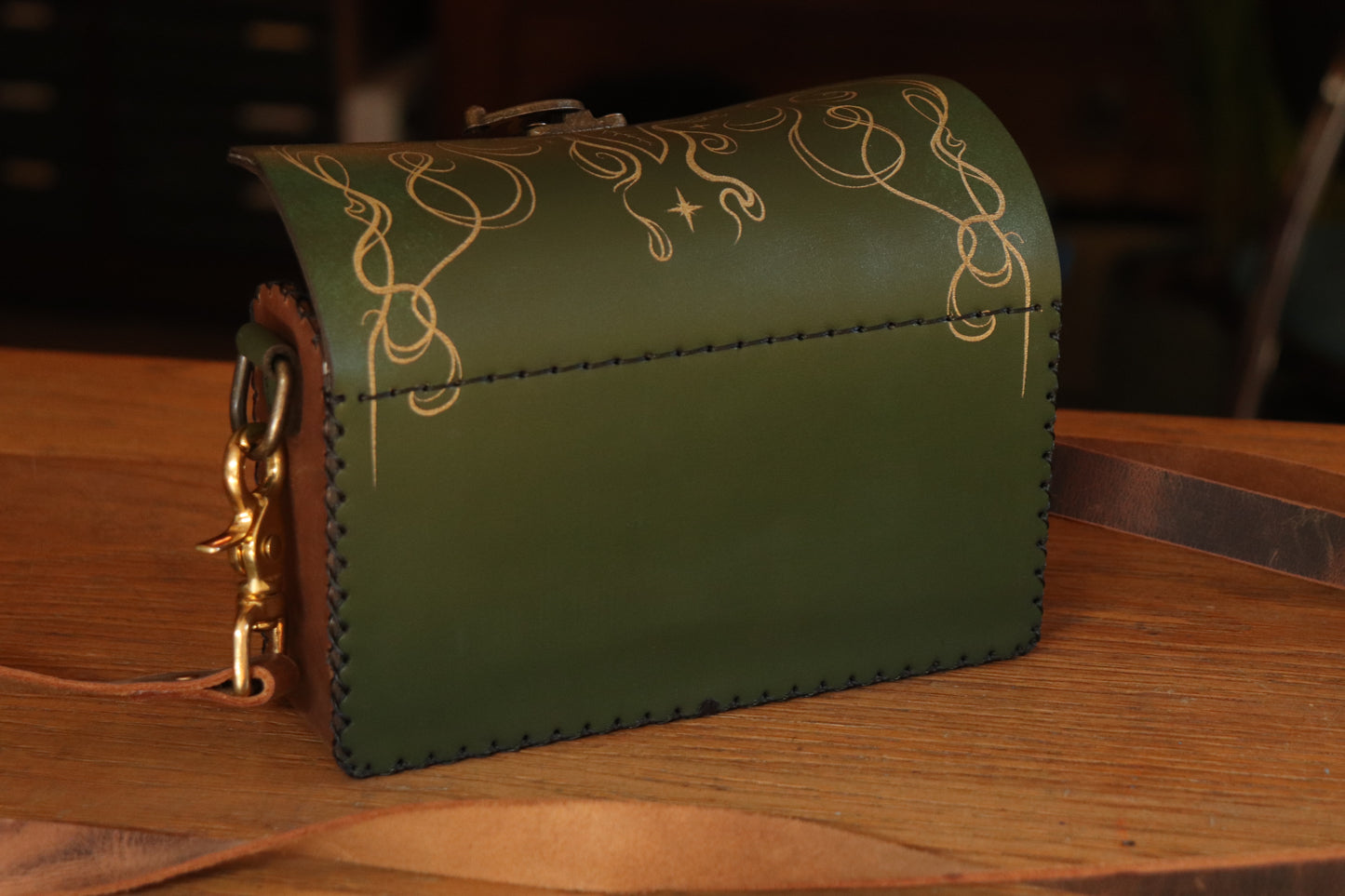 Leaves of Lórien - green and gold inlay festival handbag