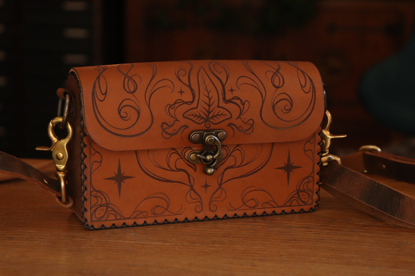 Leaves of Lórien - brown festival handbag