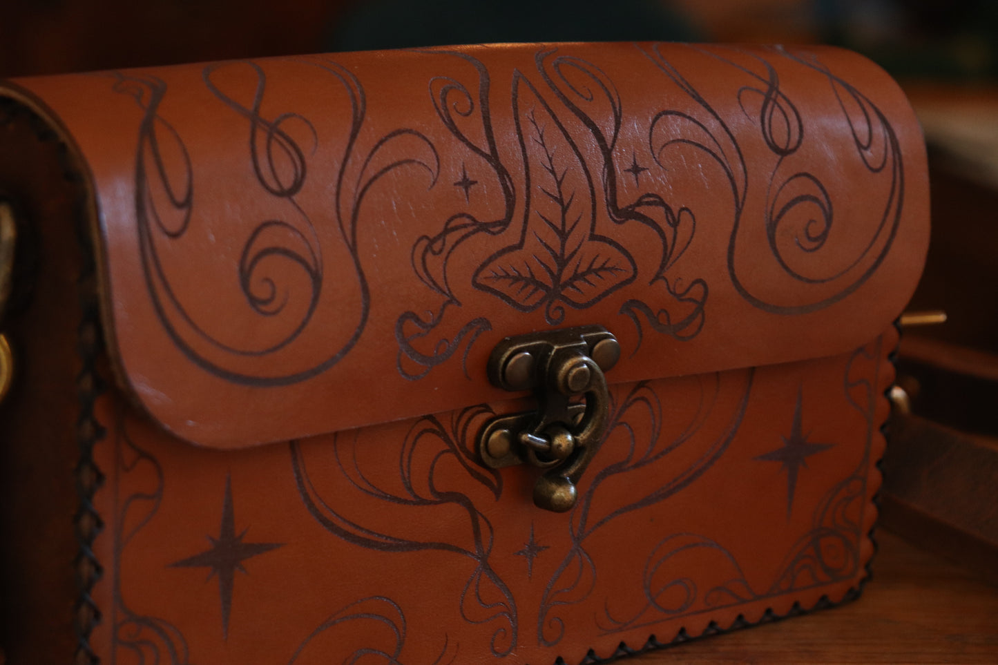 Leaves of Lórien - brown festival handbag